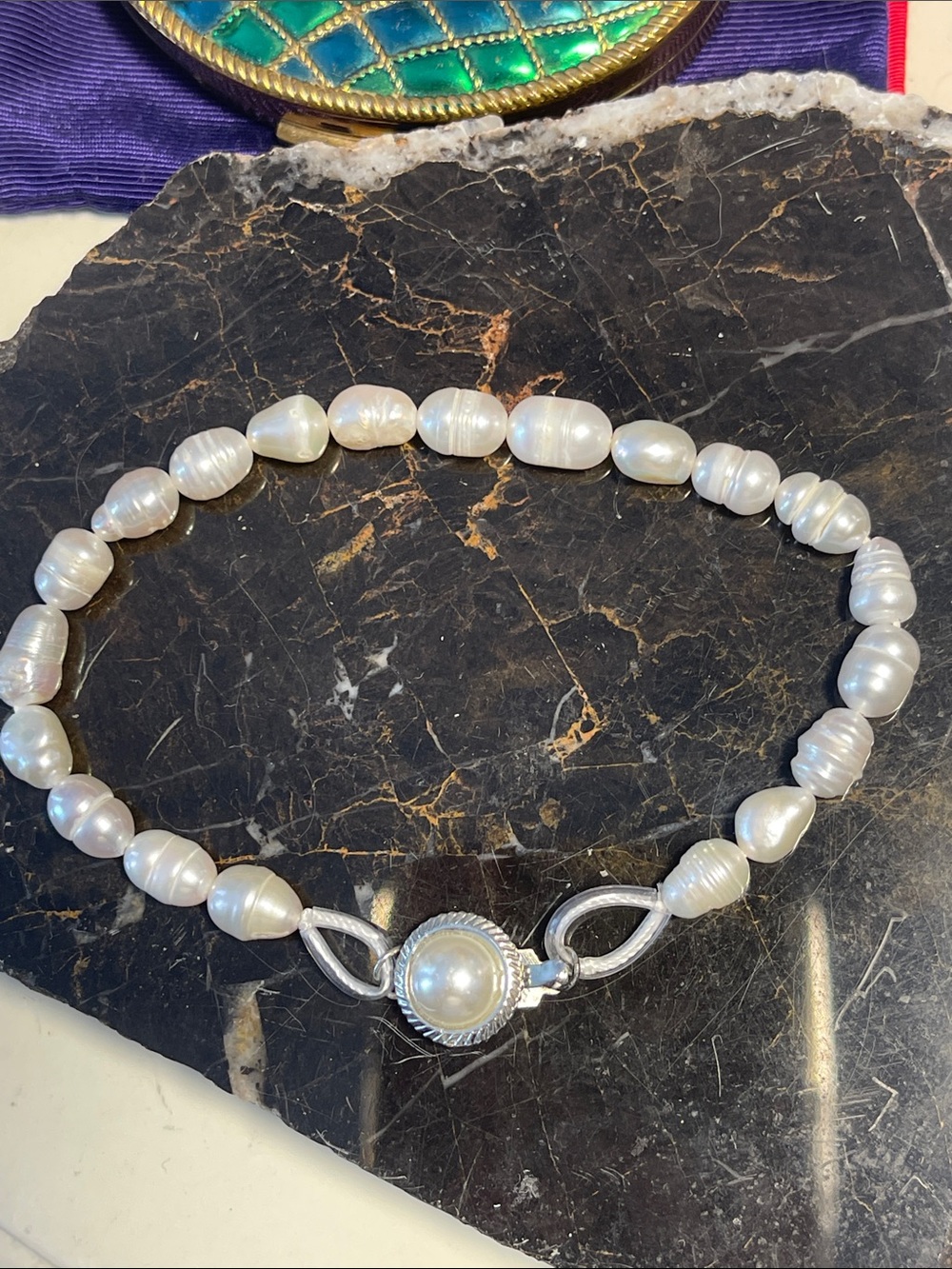 Fresh Water Pearl bracelet with push button clasp - measures 7.5